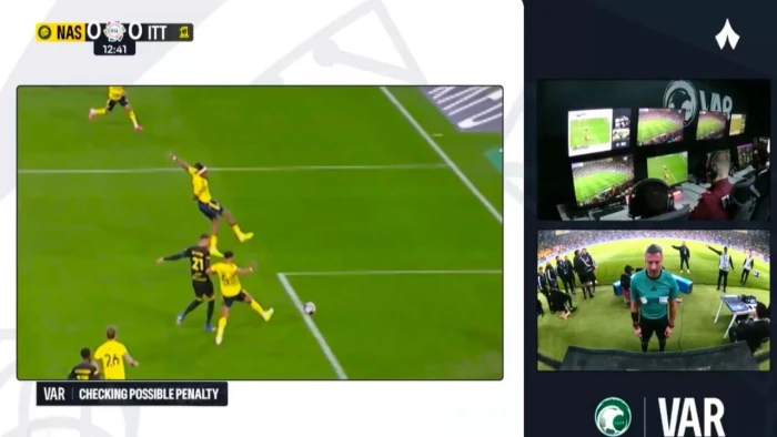 خبير تحكيمي يكشف عن ركلة جزاء غير محتسبة للاتحاد أمام النصر