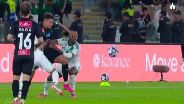 الكثيري يكشف مفاجأة بشأن طرد لاعب النجمة كاردوزو أمام الأهلي