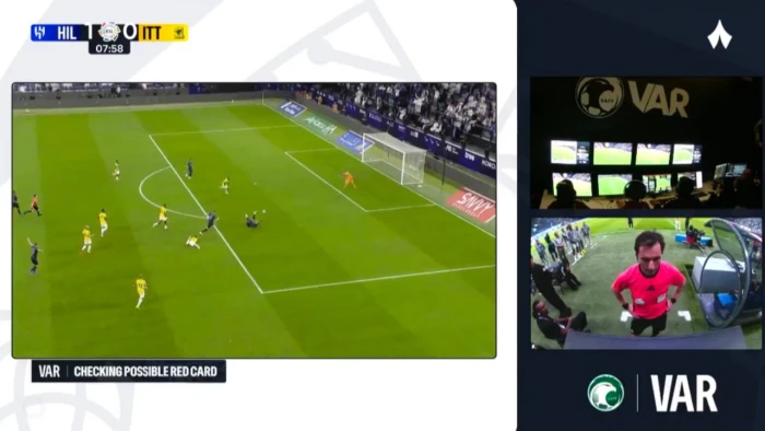 الكثيري يكشف رأيه بشأن طرد لاعب الاتحاد حسن كادش أمام الهلال