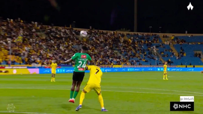 خبير تحكيمي يحسم الجدل بشأن ركلة الجزاء المحتسبة للنصر أمام النجمة