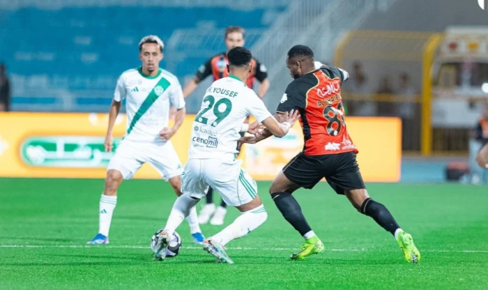 بالفيديو: الأهلي يفوز على الرياض بهدف ويشعل صدارة الدوري