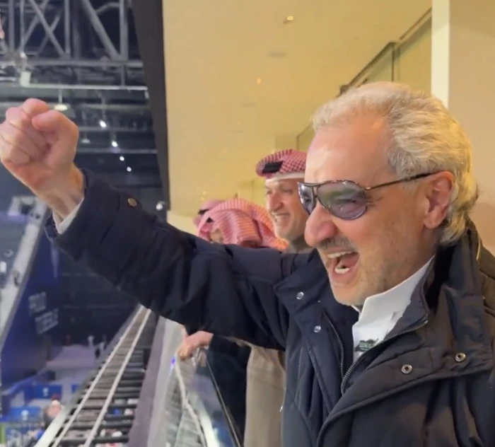 بالفيديو.. احتفال كبير من الأمير الوليد بن طلال بعد اكتساح الهلال للنجمة برباعية نظيفة