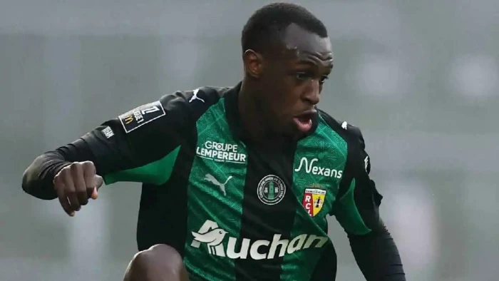 بالفيديو.. تصرف مفاجئ من لاعبي وجماهير لانس تجاه سعود عبد الحميد بعد هدفه أمام ميتز الفرنسي