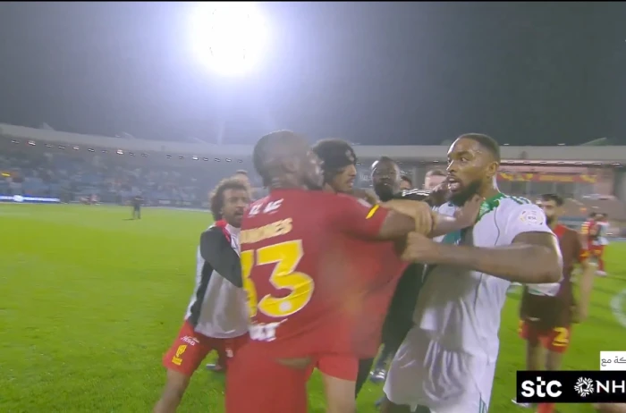 بالفيديو.. اشتباك إيفان توني وكينيونيس بعد نهاية المباراة