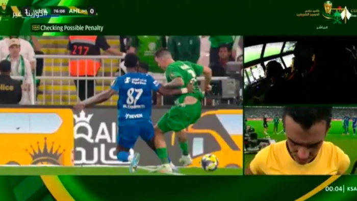خبير تحكيمي يحسم الجدل بشأن ركلة جزاء الأهلي أمام الهلال