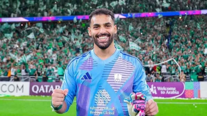 الصانبي حارس الأهلي يصدم جمهوره بتصرف غريب بعد الخسارة أمام الهلال «صورة»