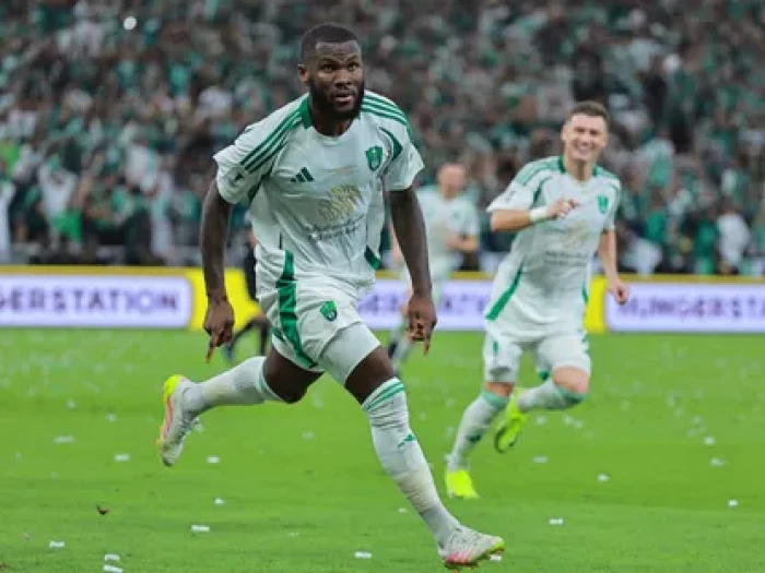 "كيسيه" يقرر الرحيل عن الأهلي.. والكشف عن وجهته القادمة!