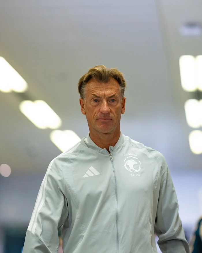 رينارد يستدعي العويس ويستبعد 3 لاعبين من قائمة السعودية لمباراة صربيا