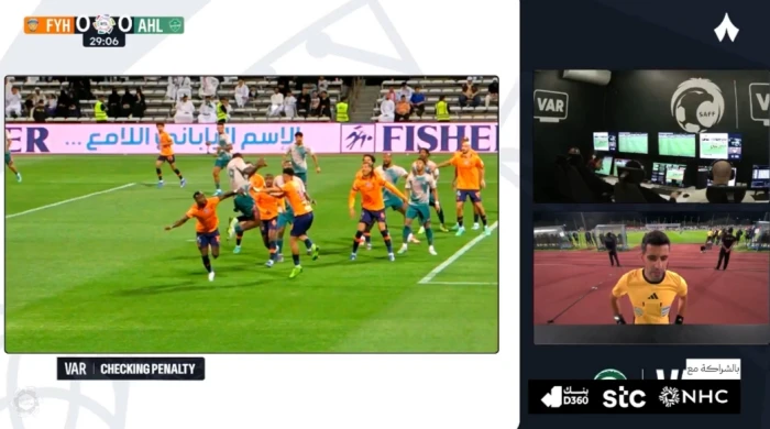 خبير تحكيمي يحسم الجدل حول إلغاء ركلة جزاء للأهلي أمام الفيحاء