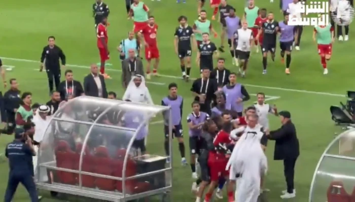 بالفيديو: اشتباكات بين لاعبي الشباب وزاخو العراقي بعد التأهل لنهائي دوري أبطال الخليج