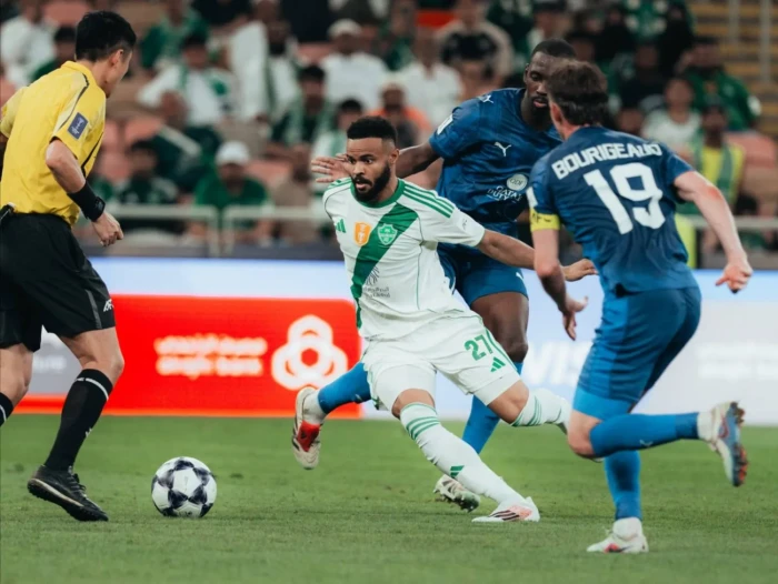 لجنة الانضباط الآسيوية تعاقب لاعب الأهلي "علي مجرشي "