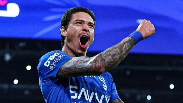 مهاجم الهلال داروين نونيز يقترب من بشكتاش
