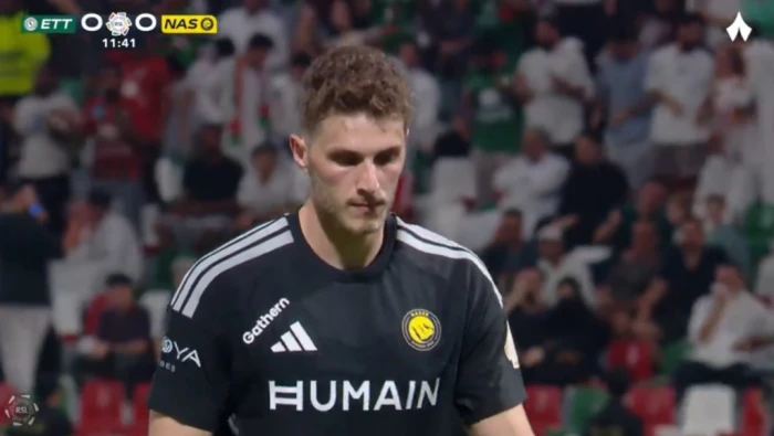 بالفيديو.. لحظة طرد حارس النصر بينتو أمام الاتفاق