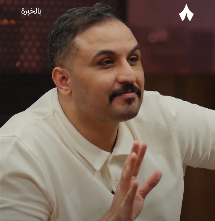بالفيديو.. العنزي: «عندي مشكلة تشوفني موجود لكني برا الملعب يعني فيني فهاوة وحنا يا الحرّاس شيخنا وكبيرنا بالفهاوة وليد عبدالله»