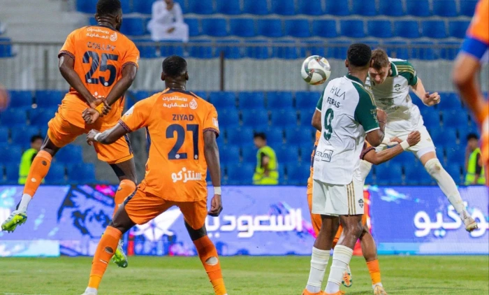 بالفيديو.. الأهلي يقلب الطاولة على الفيحاء بثلاثية في الدوري