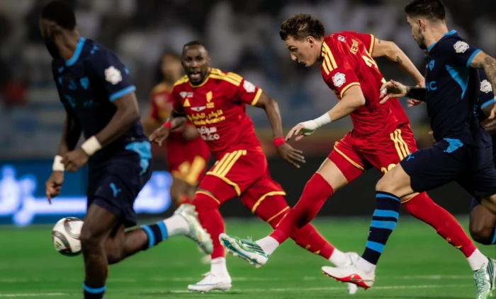 بالفيديو.. الهلال يفوز على القادسية بثلاثية ويتصدر جدول الدوري